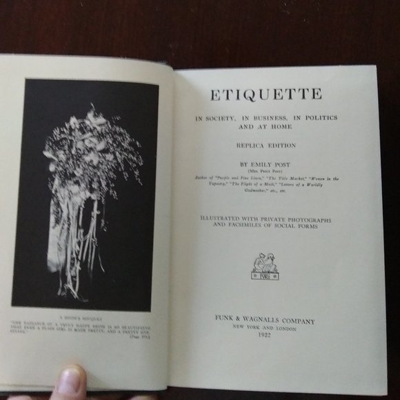 Emily Post, Etiquette 1969 w/ slipcover and signed in 1922, Rare book - Picture 13 of 15